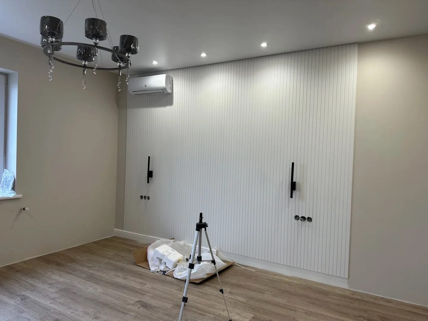 Customer photo review of Reading Wall Light, Rotating Spot Head, Slim Aluminium, 43 cm