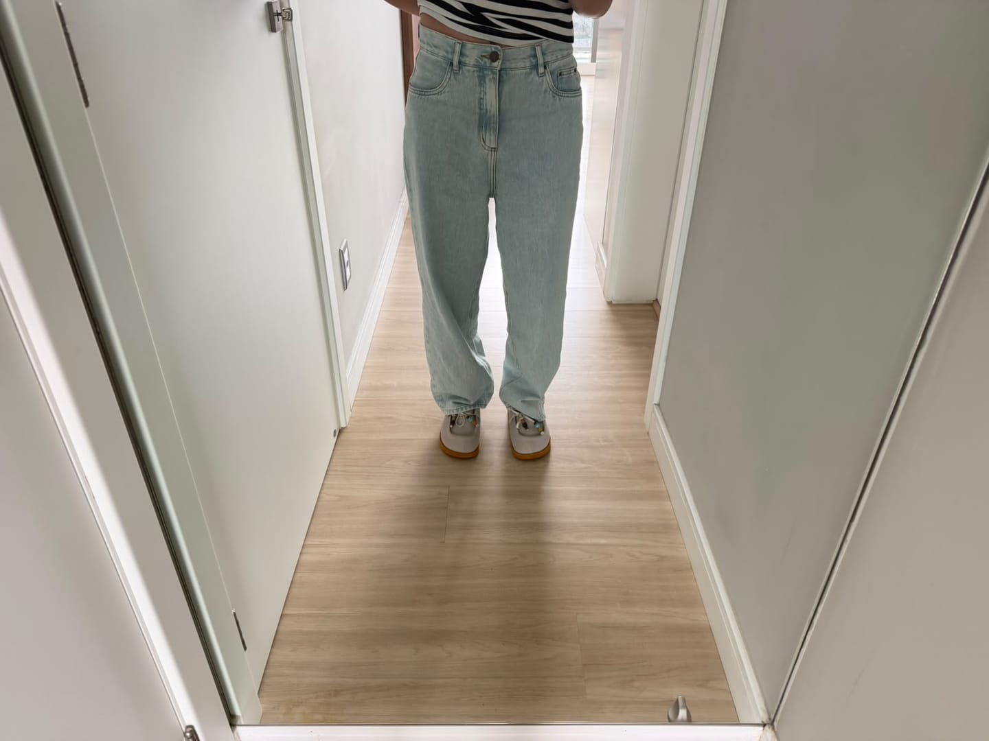 Customer photo review of Calça Jeans Reta Araçá Azul Claro