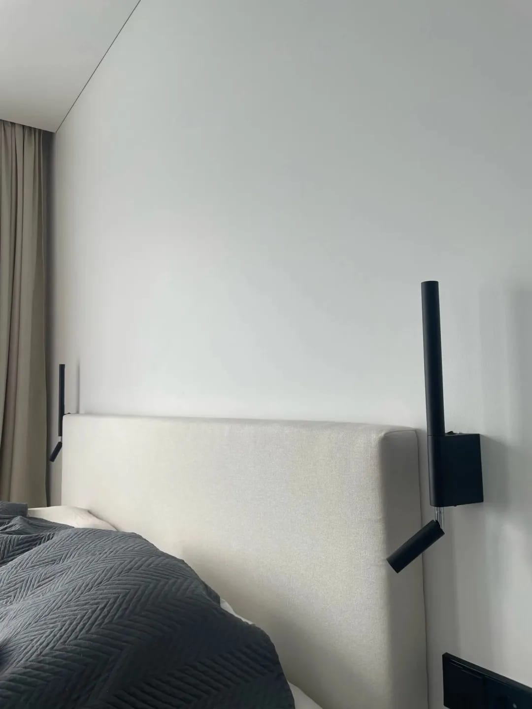 Customer photo review of Reading Wall Light, Rotating Spot Head, Slim Aluminium, 43 cm