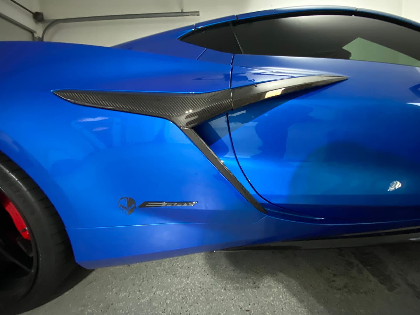 Customer photo review of C8 Corvette Z06/ERay Carbon Fiber Side Scoop Boomerang Trim Covers