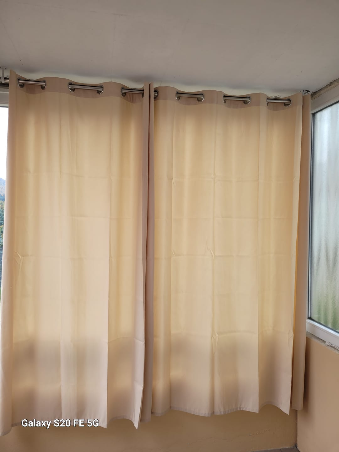 Customer photo review of Extra Breiter Outdoor Vorhang Wasserdicht und Verdunkelnd mit Ösen – 1 Stück, 180 cm Breite