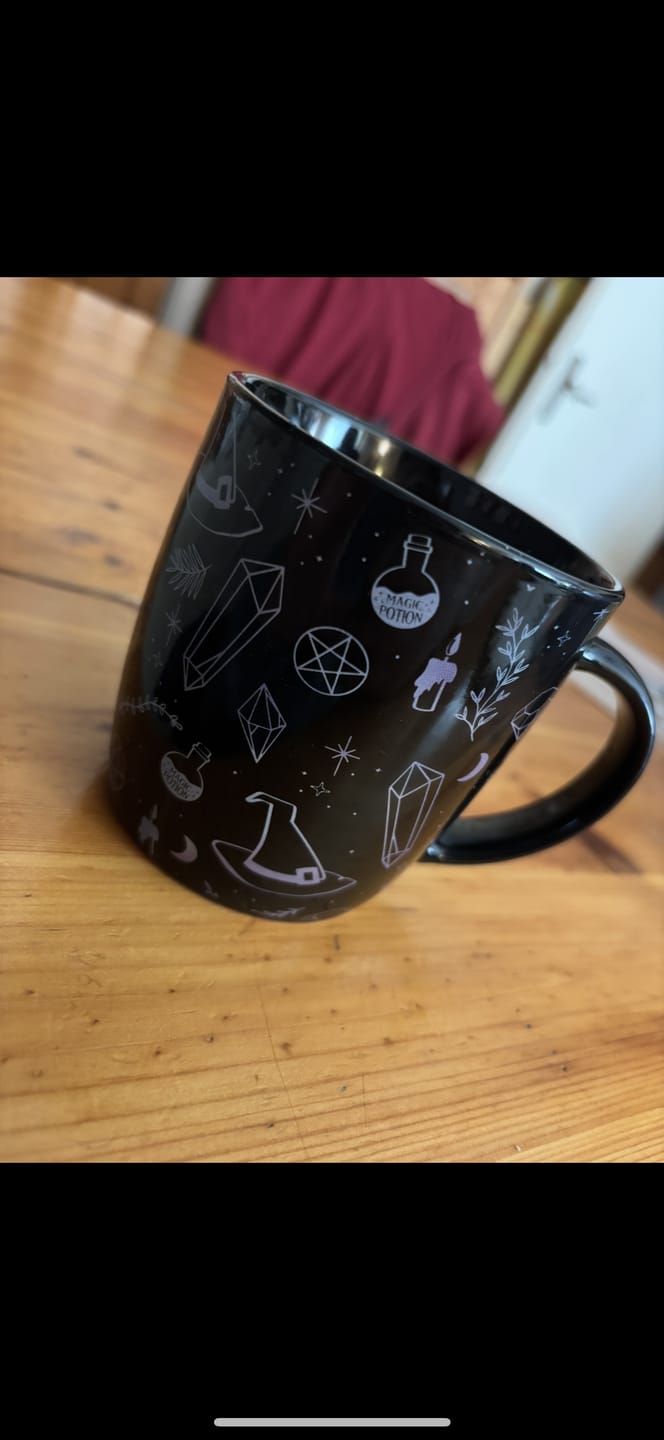 Customer photo review of Hexentasse Crystal Witch – Schwarze Tasse mit Kristallprint