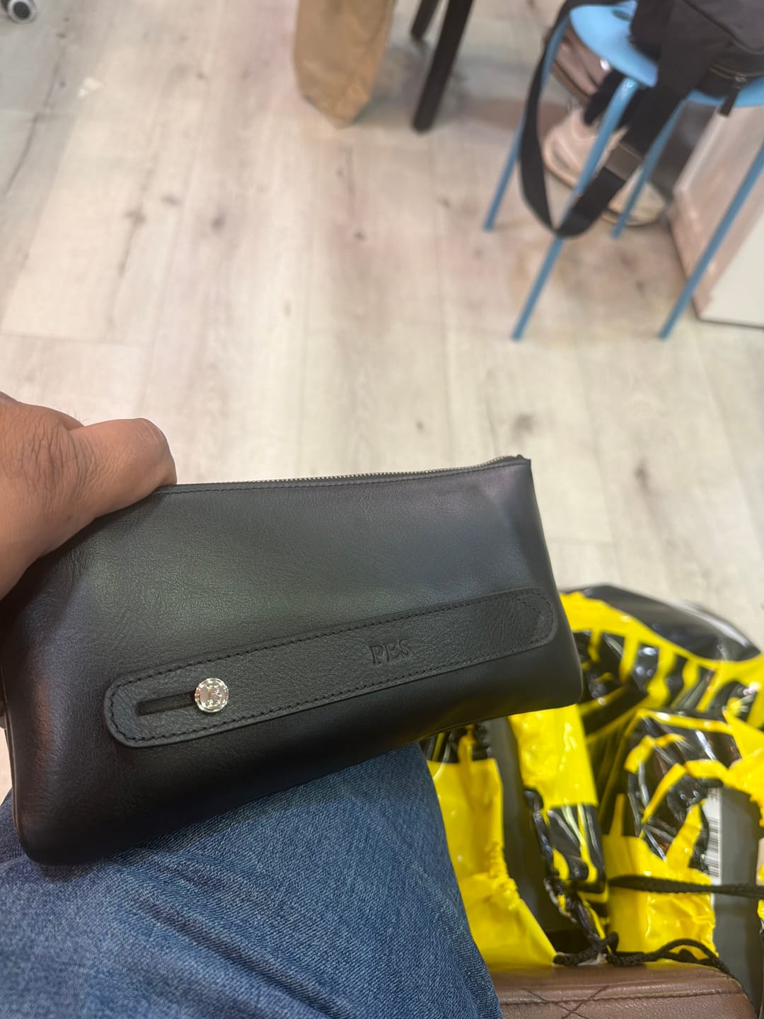 Customer photo review of Belluvi Duo Pouch
