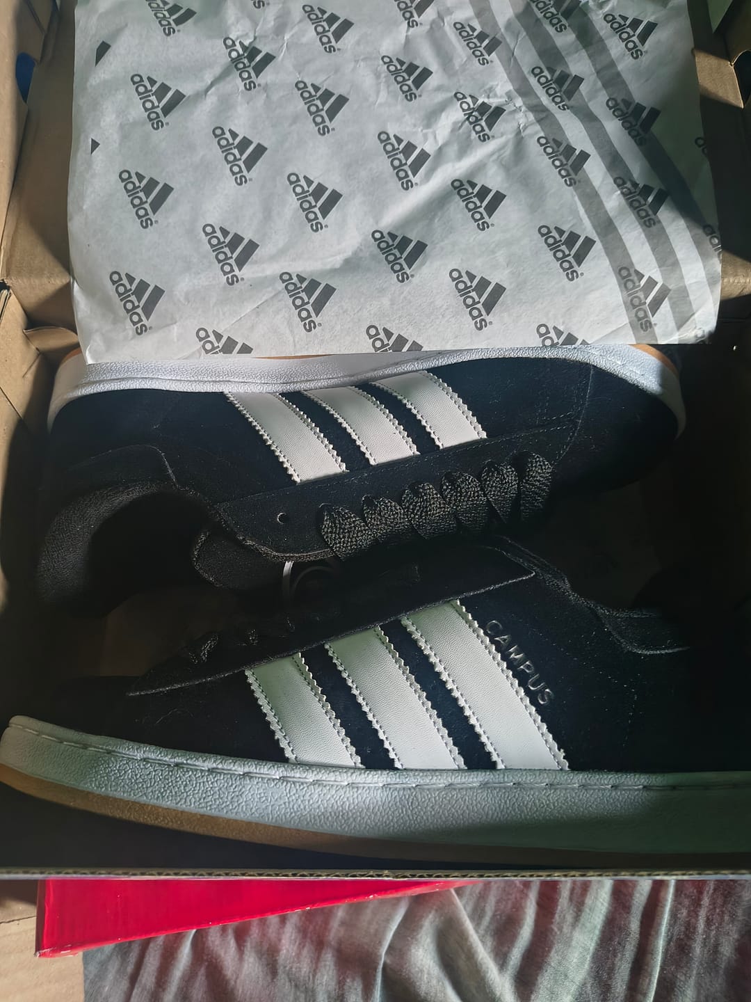 Customer photo review of Tenis 2000s Negro blanco