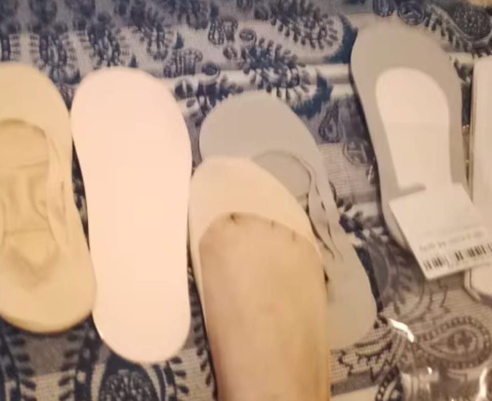 Customer photo review of Invisible No-Show Socks
