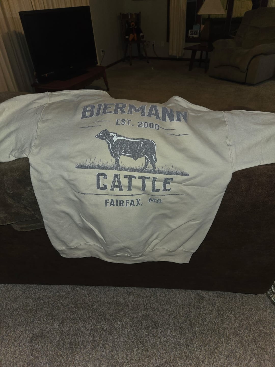 Customer photo review of CATTLE FARM CUSTOM HOODIE BACK PRINT C17