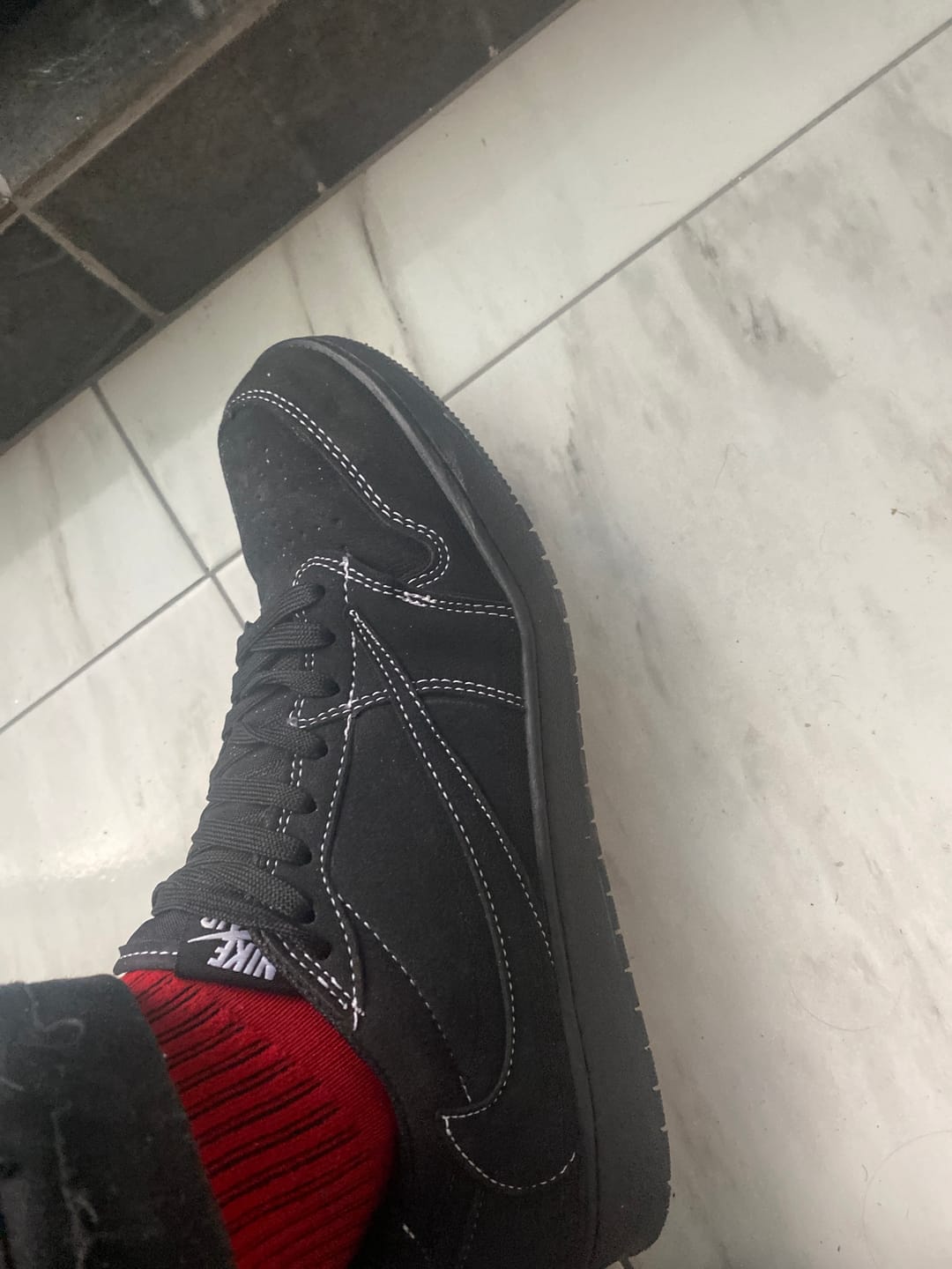 Customer photo review of Tenis Travis Low OG Black Phantom