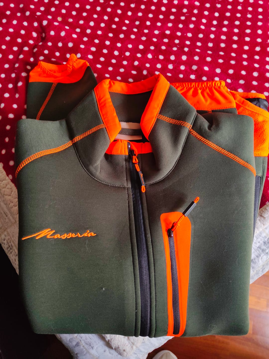 Customer photo review of Felpa In Neoprene Masseria Verde/Arancio
