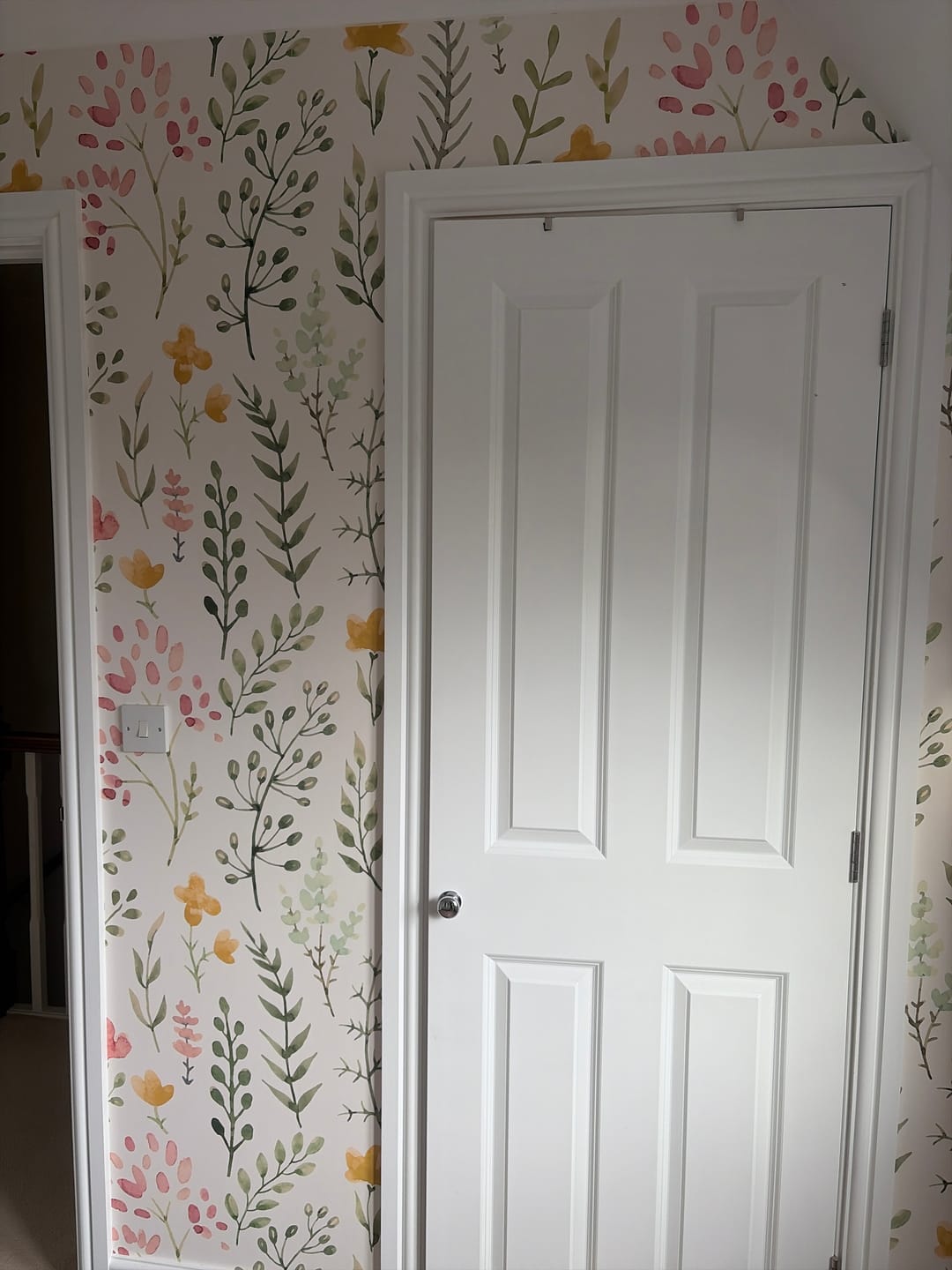 Customer photo review of Rosanna - Watercolor Flower and Plants Wallpaper