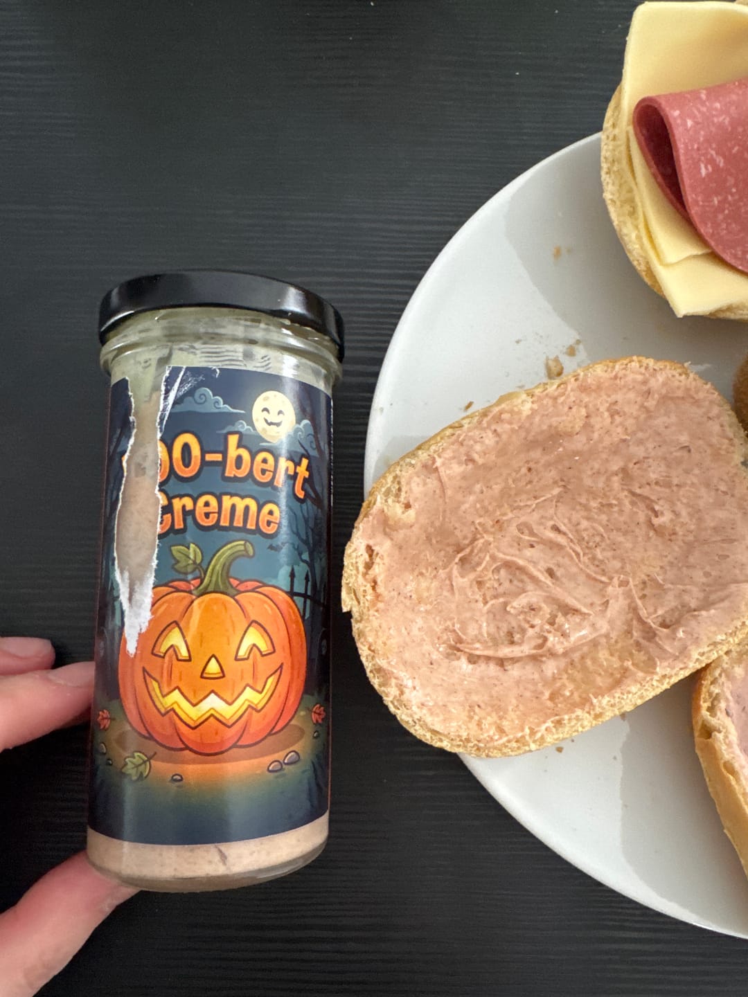 Customer photo review of BOO-bert Halloween-Creme – Weiße Schokoladencreme mit Gewürzen