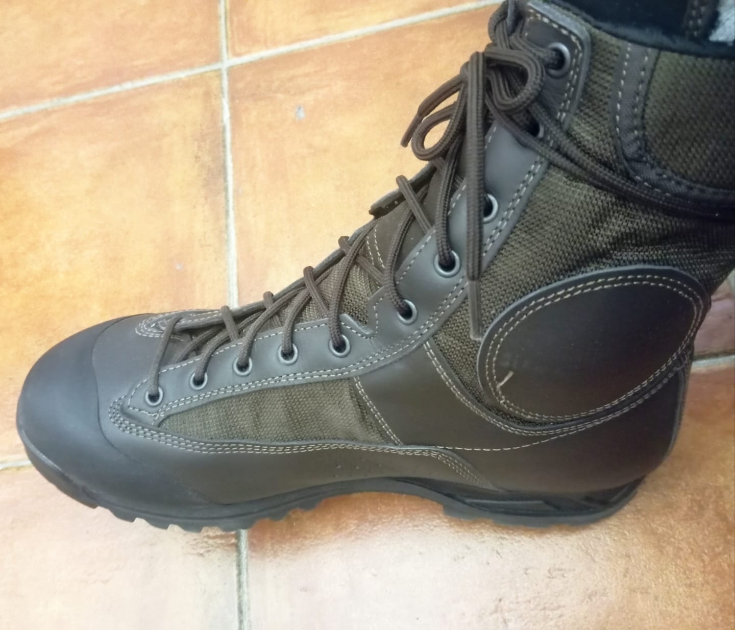 Customer photo review of Anfibi Militari NON IMPERMEABILE  Laguna Marroni  – Pelle Pieno Fiore e Nylon Balistico
