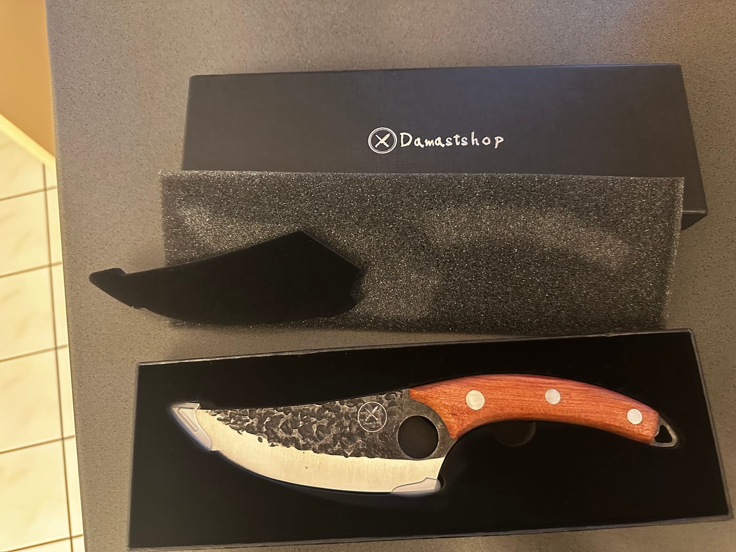 Customer photo review of Personalisierbares  Premium Damast Santoku Red Wood