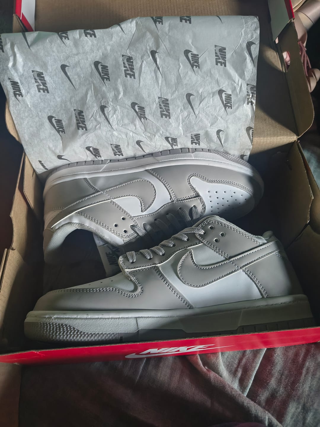 Customer photo review of Tenis Dunk Low Blanco Gris
