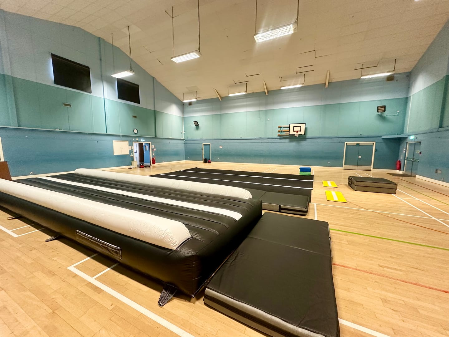 Customer photo review of Inflatable Gymnastics Air Track Mat Tumble Track Best Inflatable Tumbling Mat Gym Equipment For Sale