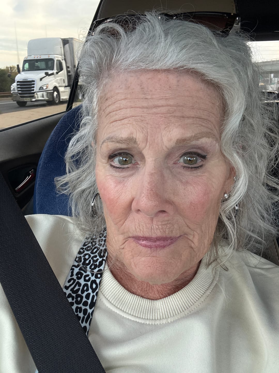 Customer photo review of INIA GLOW Neck & Chest Red Light Therapy