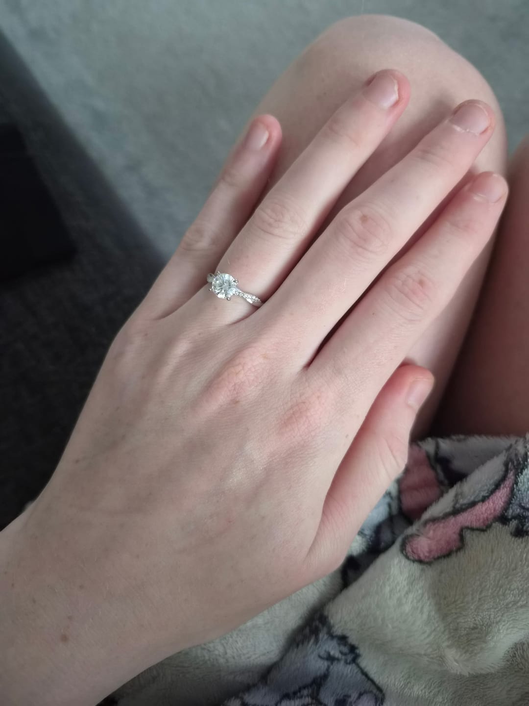 Customer photo review of Twisted Band Gold Moissanite Ring