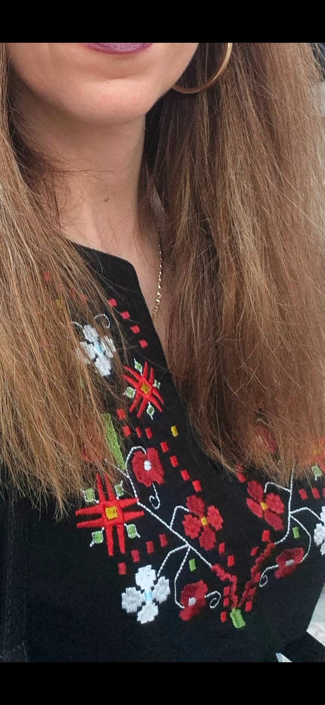 Customer photo review of Тениска с V-деколте "Тракийска"