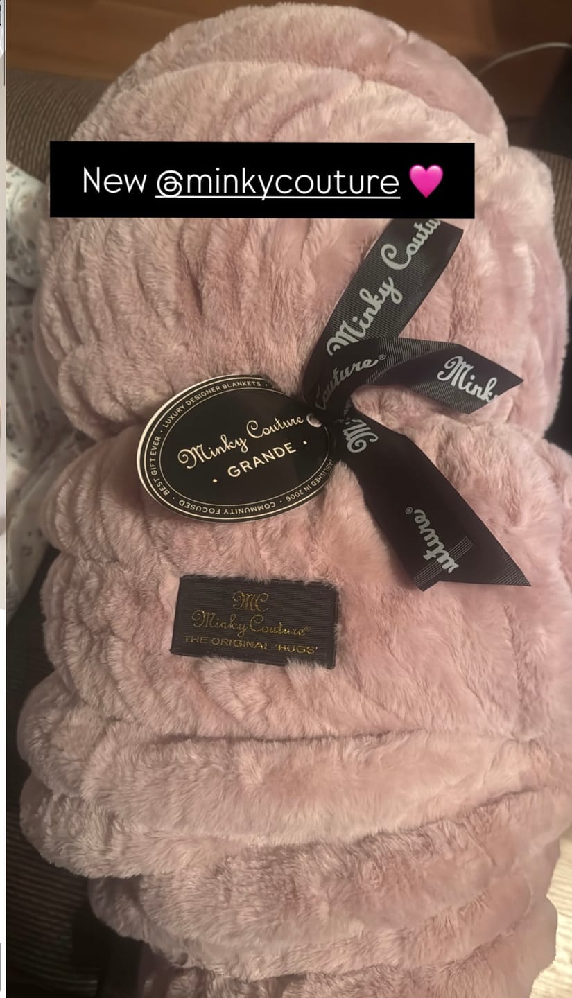 Customer photo review of Hugs Heirloom Rose Blanket