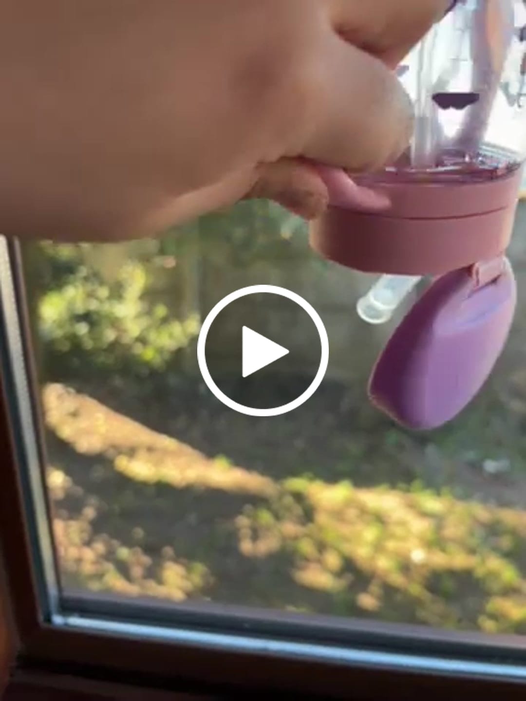 Customer video review of 🎁 Botella de Tritan™ 5001 antiderrame con bombilla Unicornio (100% off)