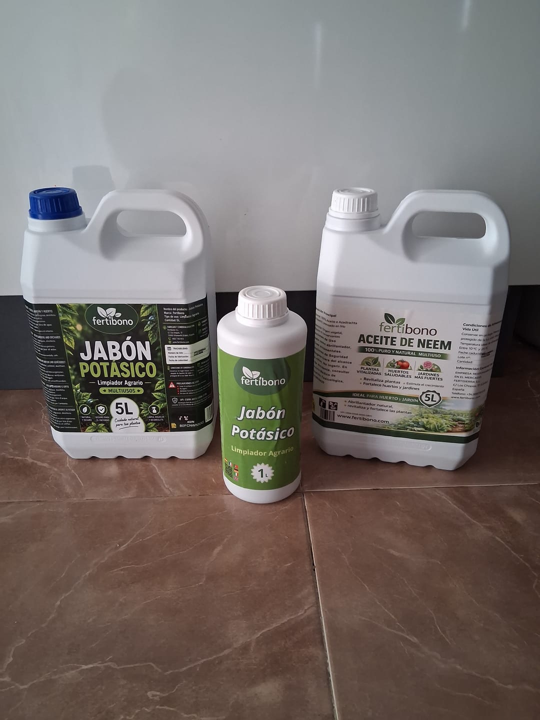 Customer photo review of FERTIBONO Aceite de Neem 100% Puro y Natural - Extraído de Semillas - Vitalidad y Bienestar para Plantas - Hidratación y Nutrición Natural - Residuo Cero - 5L
