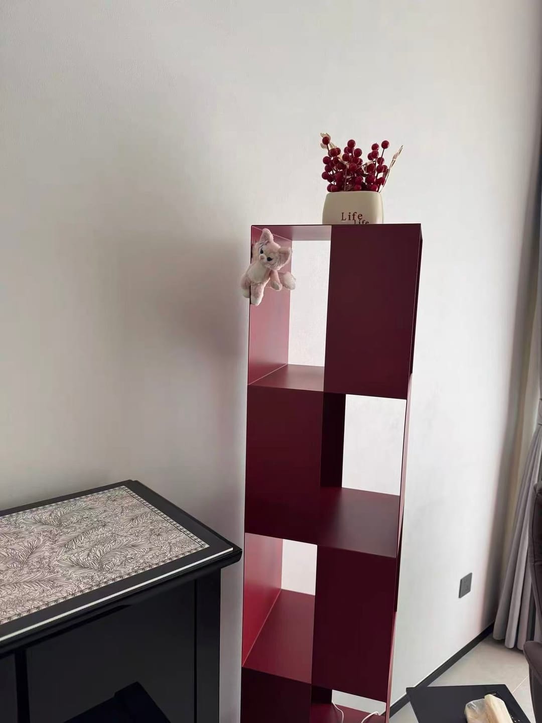 Customer photo review of KKUSO METAL SHELF - CUBI BORDEAUX RED