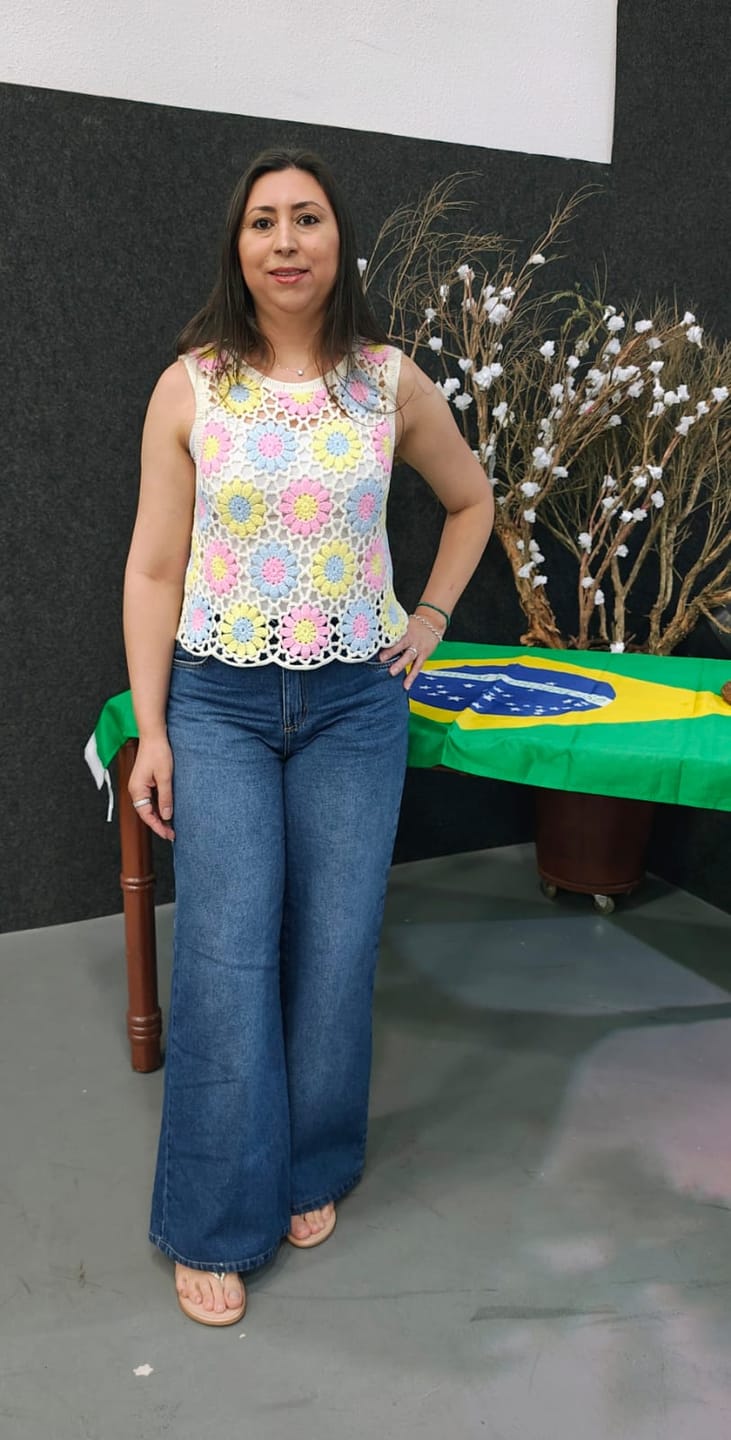 Customer photo review of Blusa Regata em Crochê Colorido