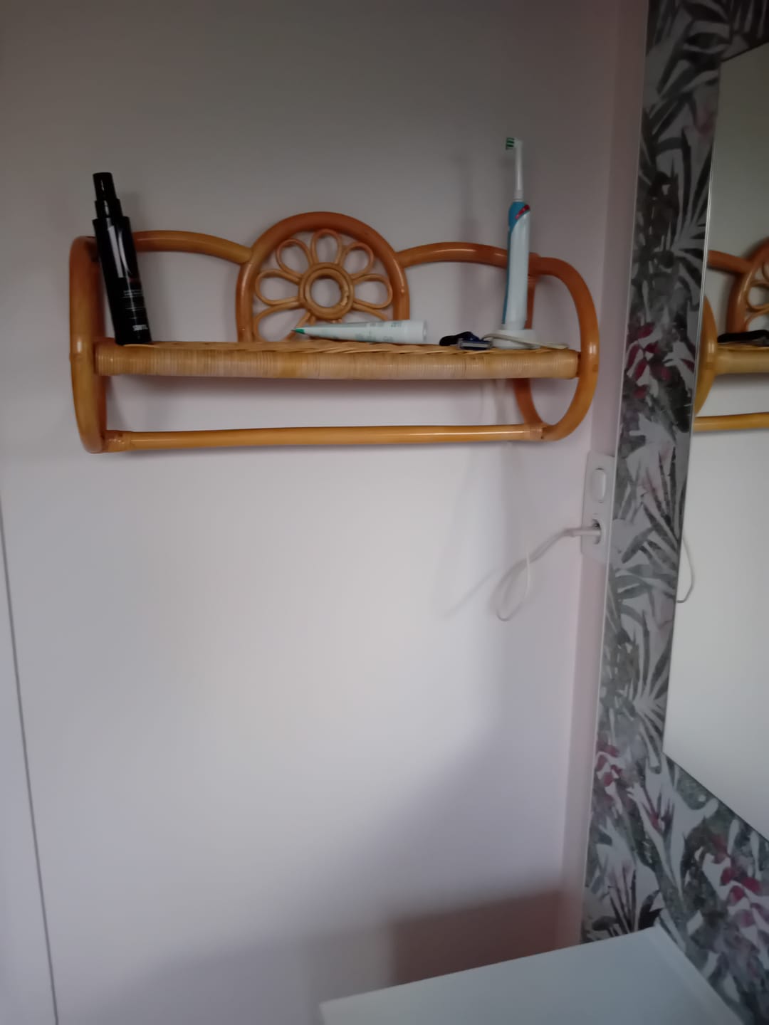 Customer photo review of ACAPULCO - Etagère de rangement murale en rotin naturel