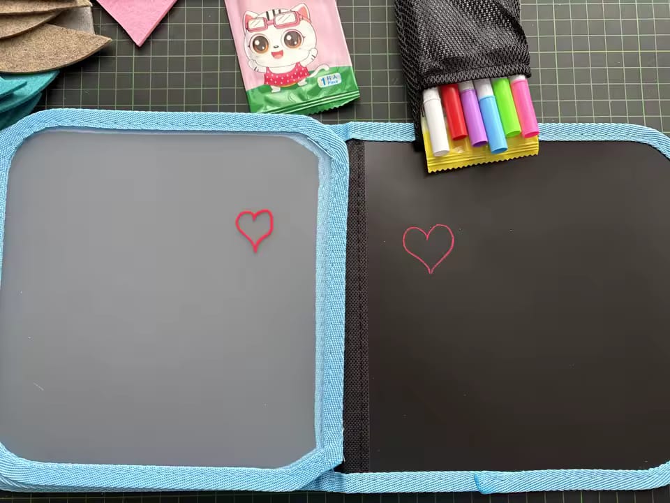 Customer photo review of Montessori Infinity Book™– Un Libro, Infiniti Disegni