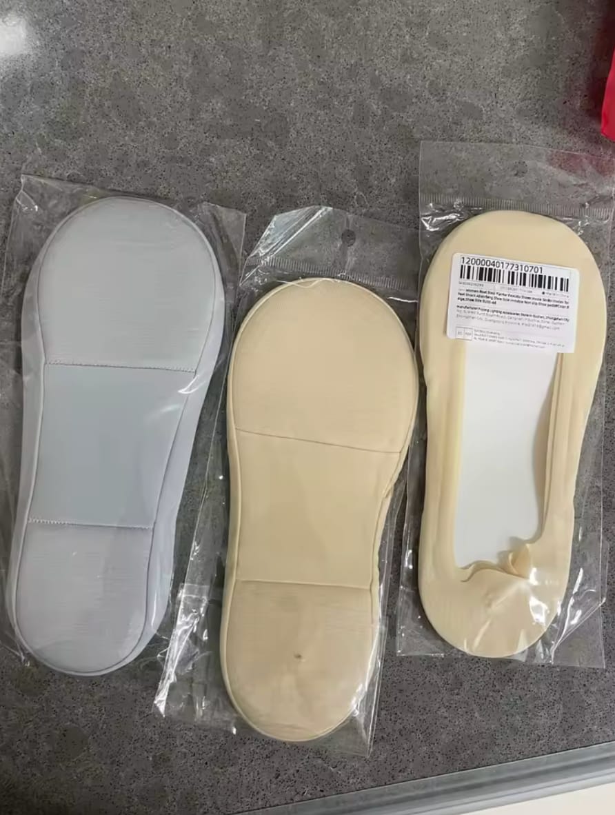 Customer photo review of Invisible No-Show Socks