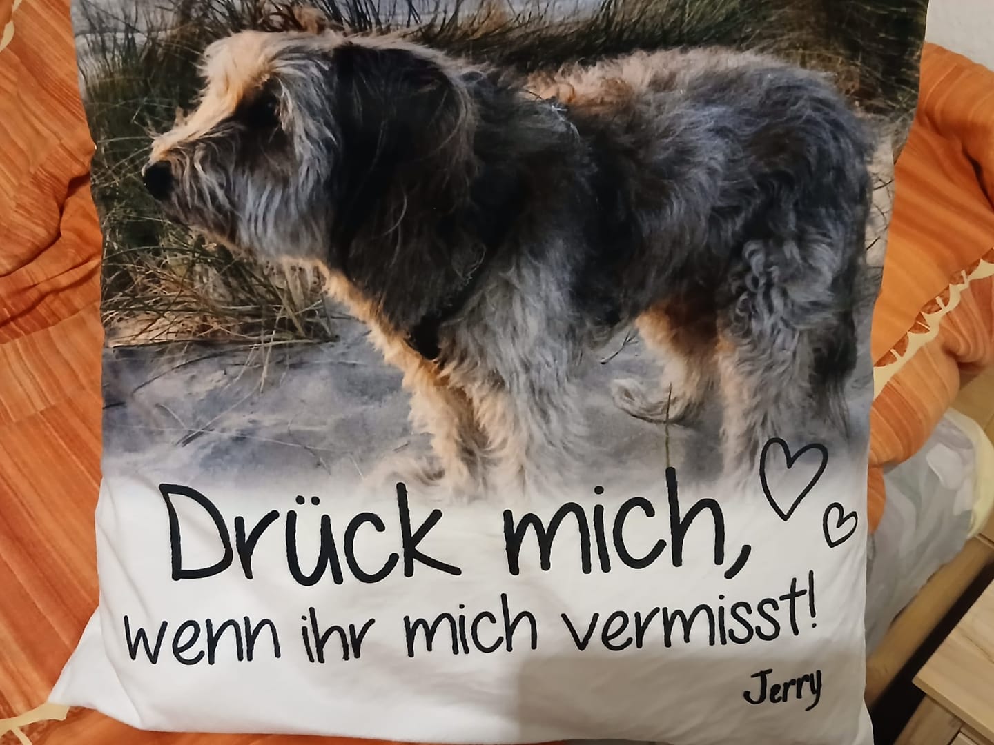 Customer photo review of Personalisiertes Kissen - Drück mich, wenn du mich vermisst