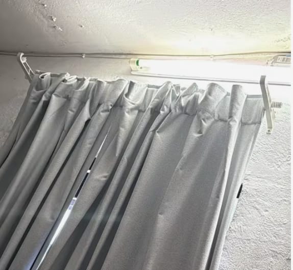 Customer photo review of Självhäftande gardinstångshållare – ingen borrning, Noll hål i väggen