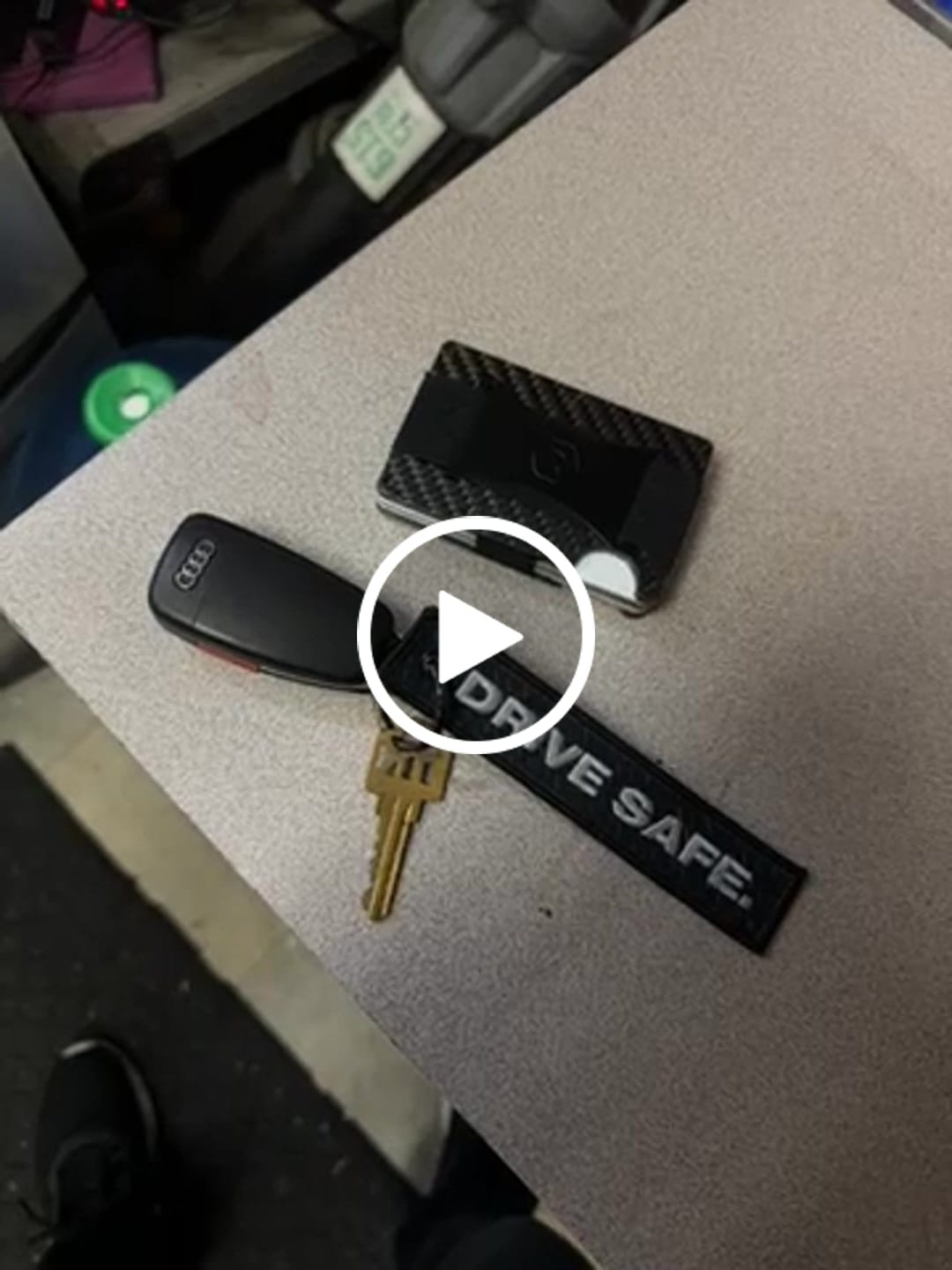 Customer video review of SCHNATTERDAYS KEYTAG