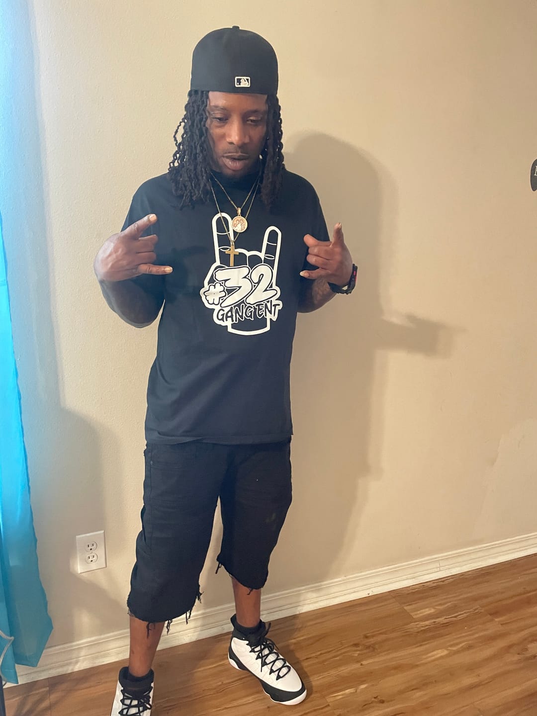 Customer photo review of 32 GANG BUDGET TEE