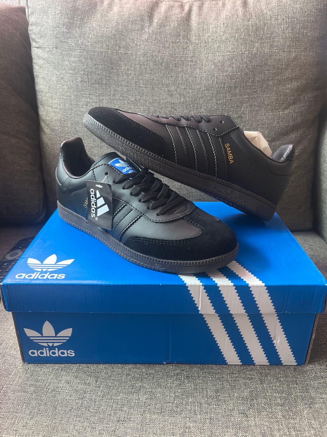Customer photo review of Tenis Smb Negro Total