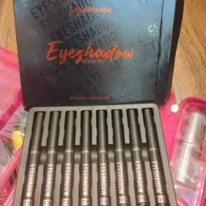 Customer photo review of Sombra Cremosa 8 Cores Brilho Duradouro À Prova d'Água