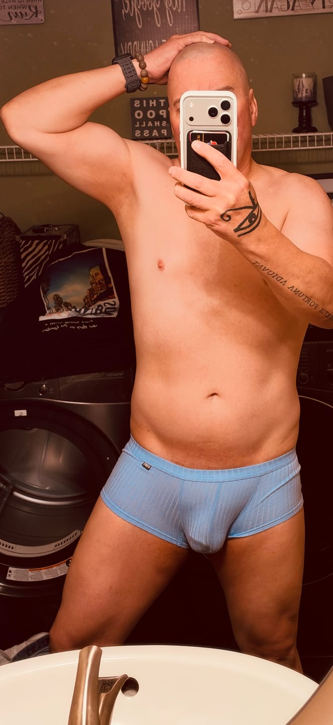 Customer photo review of Men's Threaded Fabric U-Raised Low Rise Trunks