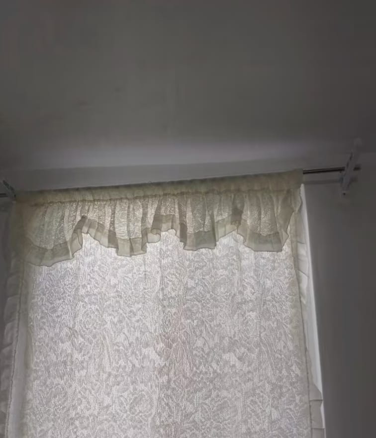 Customer photo review of Självhäftande gardinstångshållare – ingen borrning, Noll hål i väggen