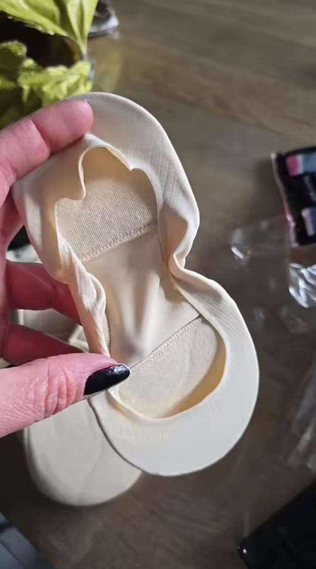 Customer photo review of Invisible No-Show Socks
