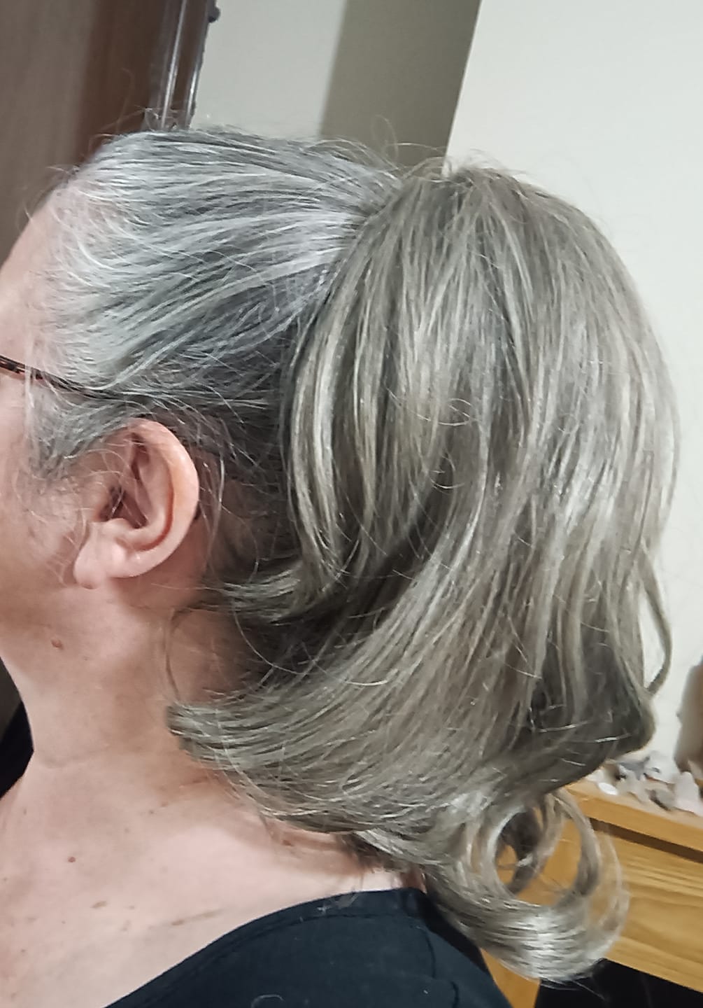 Customer photo review of 12" Blowout Ponytail #53 (Dark Grey)
