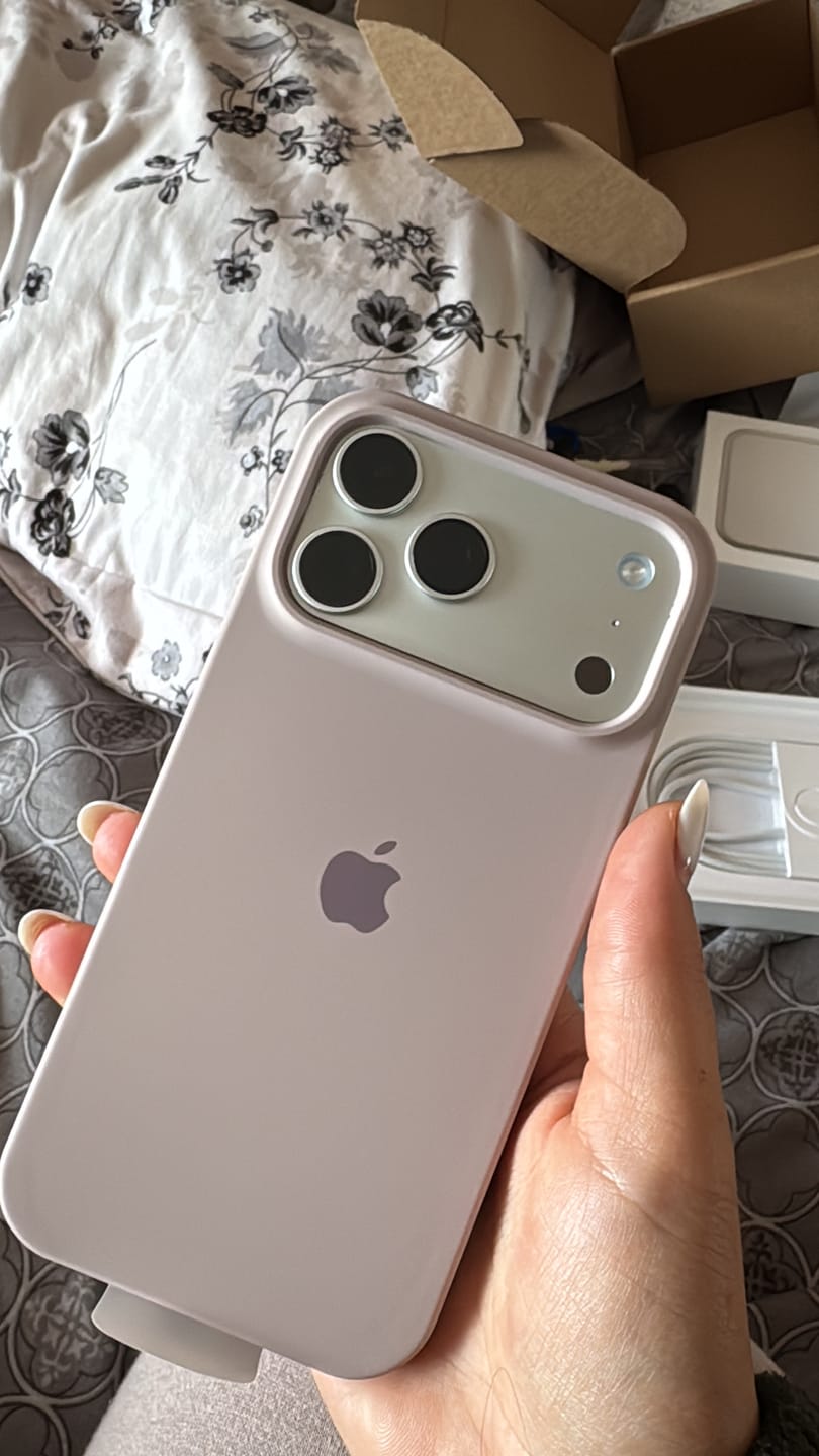 Customer photo review of Husa Silicon pentru iPhone 17 Pro Max, Lavender