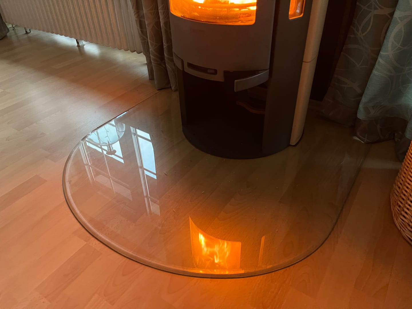 Customer photo review of Glasplatte Kamin, Funkenschutzplatte Glas für Kaminofen - Rundbogen