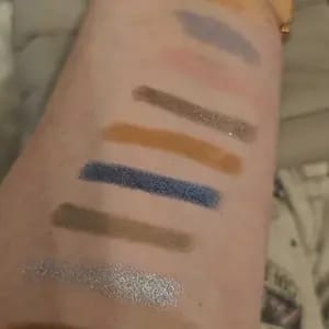 Customer photo review of Sombra Cremosa 8 Cores Brilho Duradouro À Prova d'Água