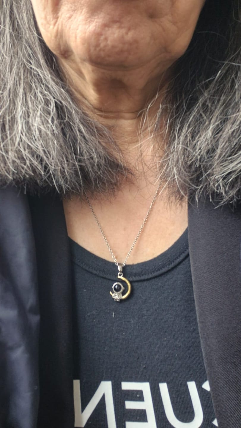 Customer photo review of Collar Espacial con Foto de Proyección