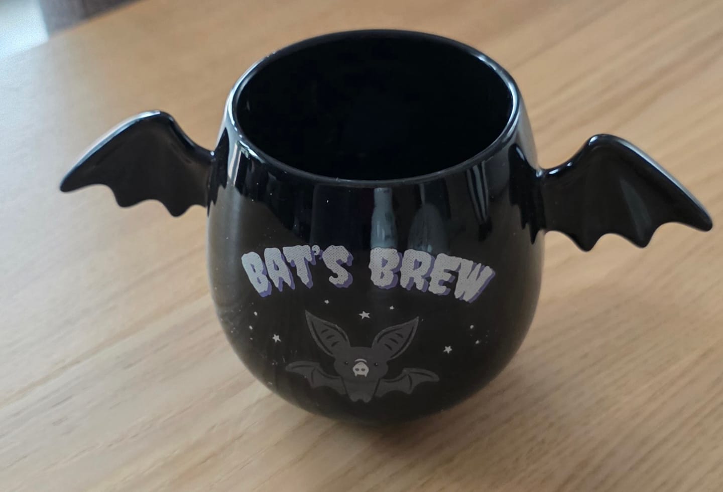 Customer photo review of Tasse Bats Brew – schwarze Fledermaus Keramiktasse mit Flügeln