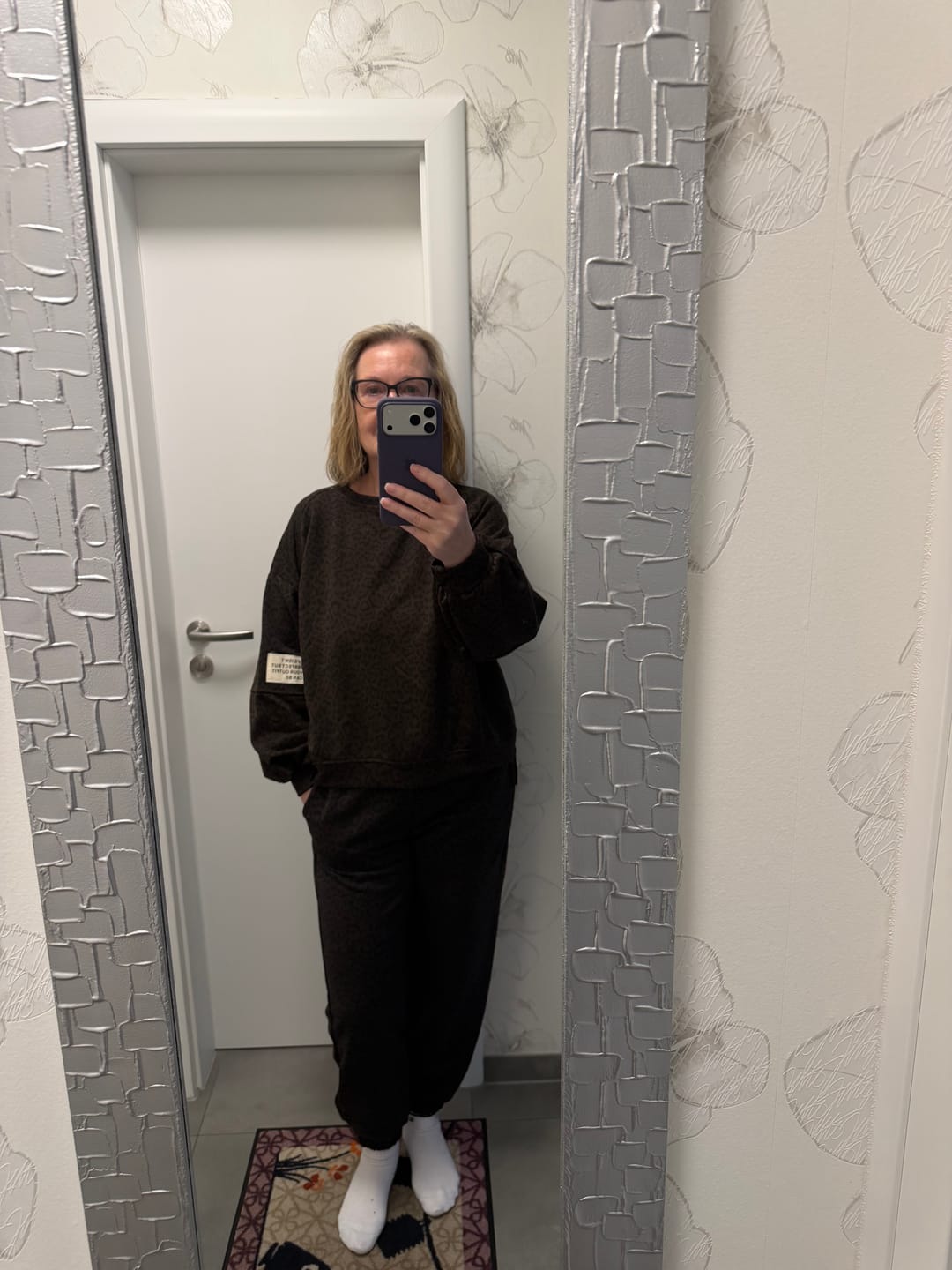 Customer photo review of Sweater LEO CRUSH chocolate
