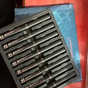 Customer photo review of Sombra Cremosa 8 Cores Brilho Duradouro À Prova d'Água