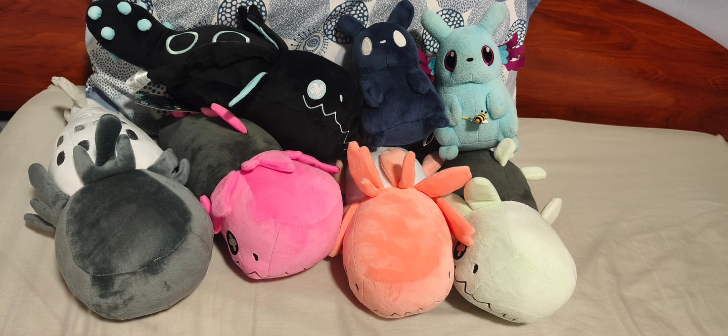 Customer photo review of Rain World - Glowing Cyan Lizard Plush