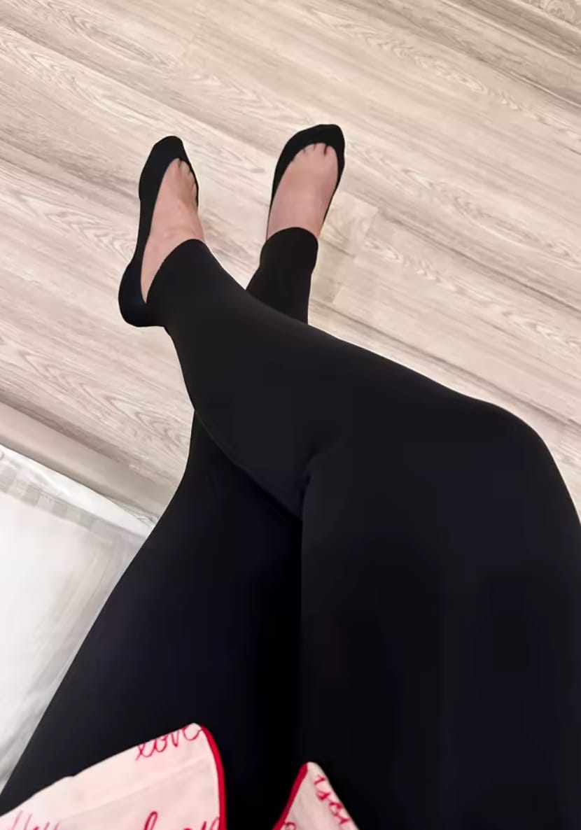 Customer photo review of Invisible No-Show Socks