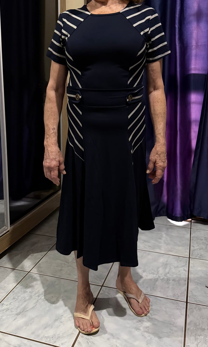 Customer photo review of Vestido Midi Luane Listrado em Malha Godê Casual Elegante