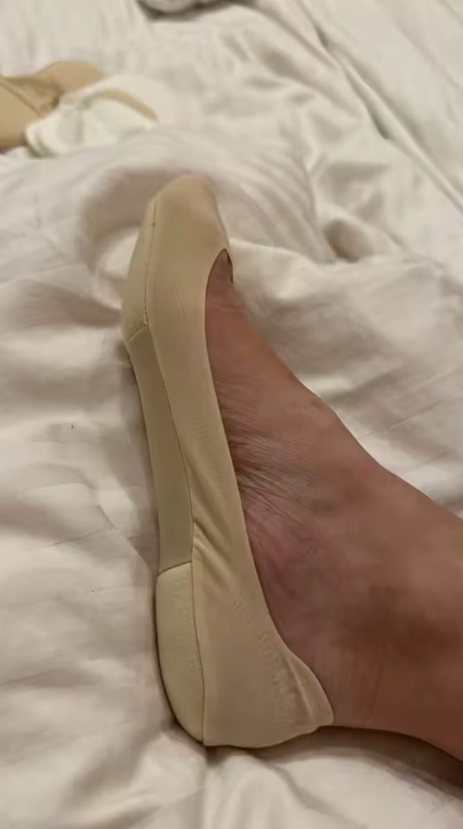 Customer photo review of Invisible No-Show Socks